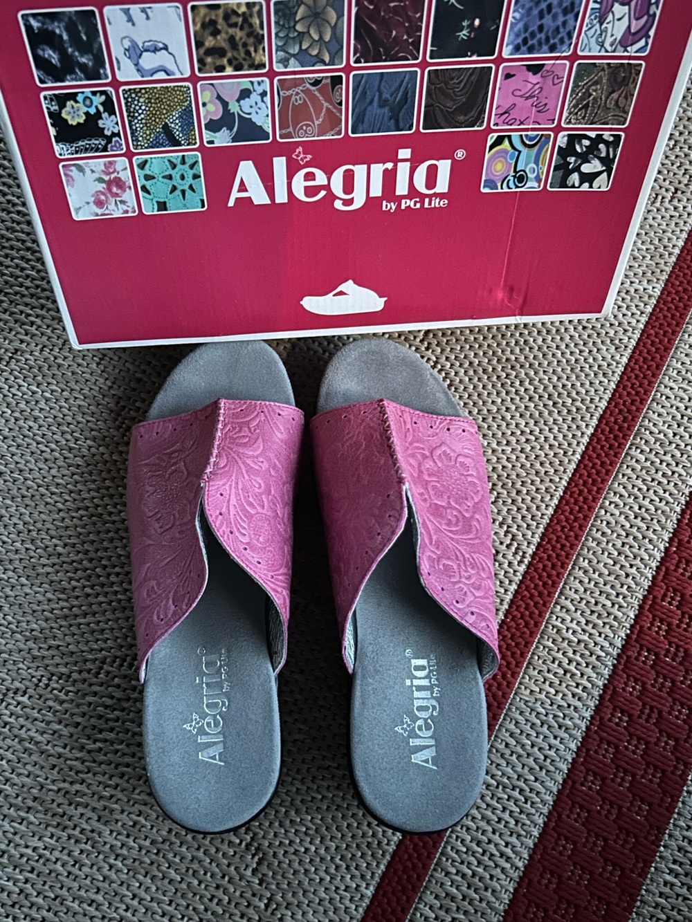 ALEGRIA NWOT Pink Leather Sandals in Box